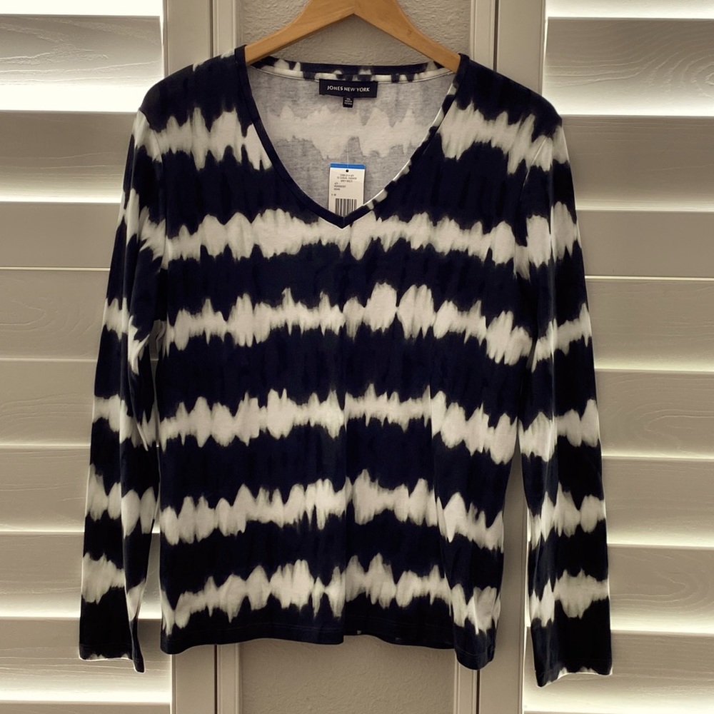 Jones New York v-neck long sleeve top